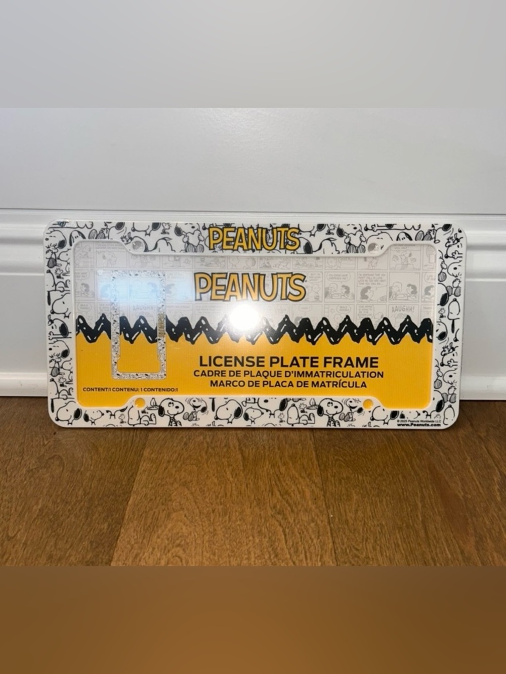 Peanuts SNOOPY Plastic Black and White License Plate Frame Holder NEW
